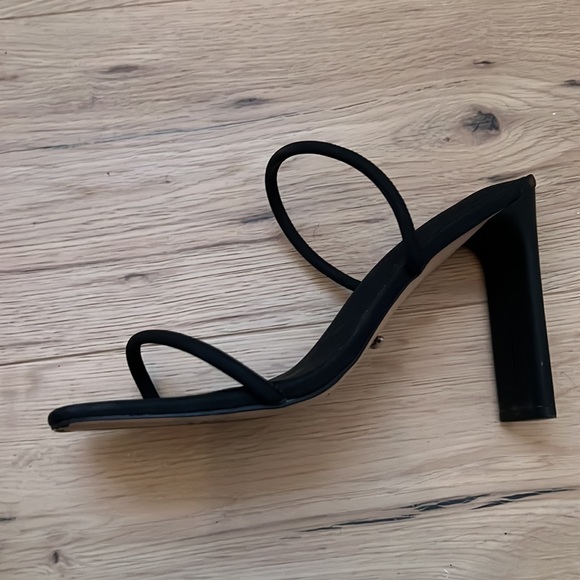 Classic Tony Bianco heel - Picture 3 of 3